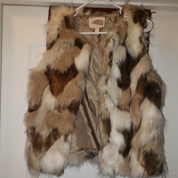 Ladies Faux Vest - Picture 2 of 6